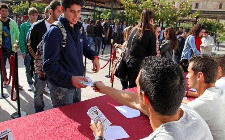 El Universidad Católica de Murcia C.F. se acerca a los estudiantes