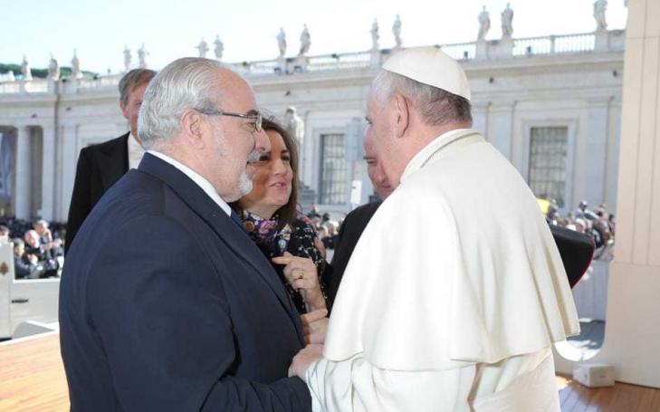 El presidente de la UCAM y su esposa celebran San Valentín junto al Papa 