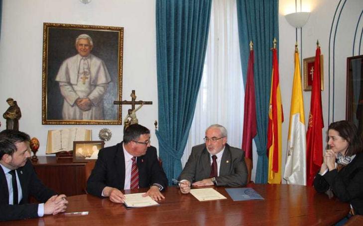 Los estudiantes de la UCAM podrán hacer prácticas en el Paso Blanco