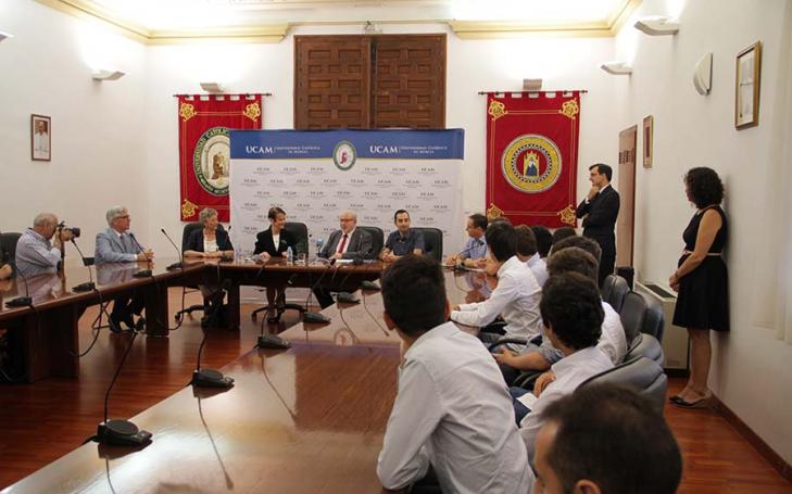 Estudiantes italianos en etapa escolar realizan prácticas en la UCAM este verano