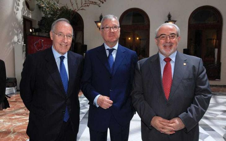 El presidente de la UCAM acompaña a Manuel Pizarro en el Foro Nueva Murcia