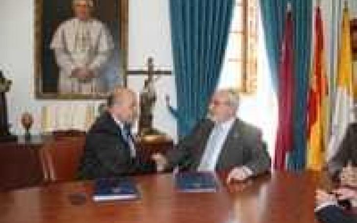 La UCAM firma un convenio con el Colegio Profesional de Ingenieros Técnicos en Informática