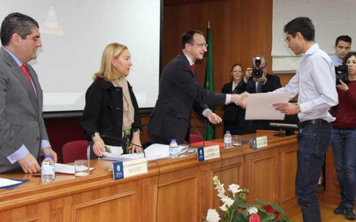Medio centenar de antiguos alumnos de la UCAM realizan prácticas con las Becas Santander