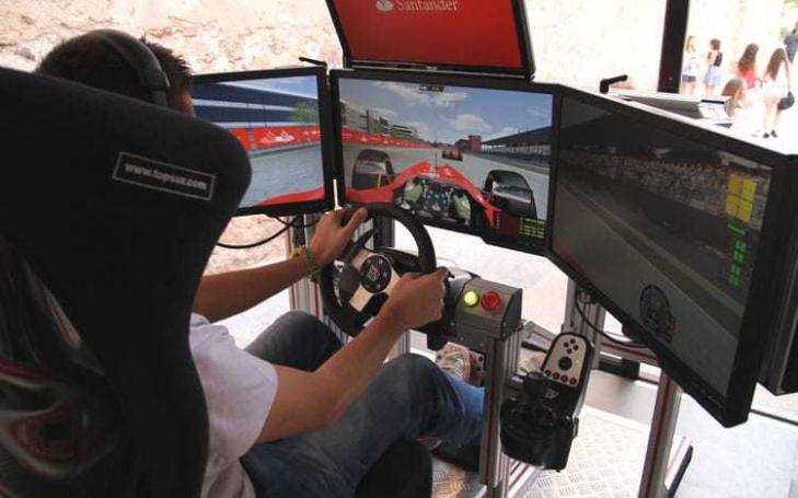 El Campus de la UCAM acoge un simulador de Fórmula 1