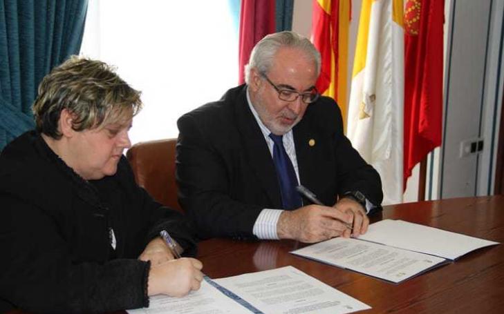 La UCAM y FAMDIF fomentarán la accesibilidad de las personas con discapacidad