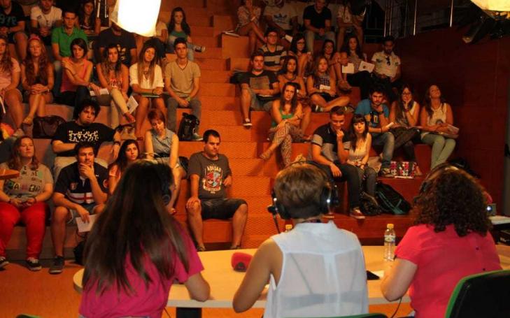 Más de cuarenta alumnos aprenden cómo funciona una radio en el IV training de iradio UCAM