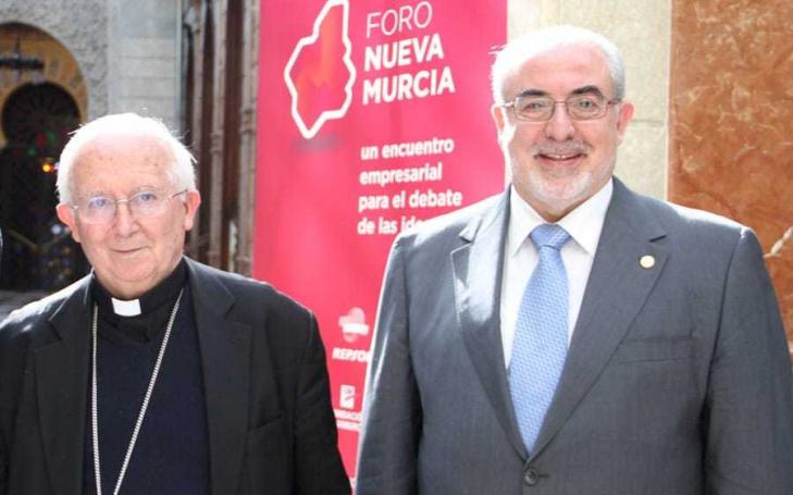 José Luis Mendoza acompaña al cardenal Antonio Cañizares en el Foro Nueva Murcia