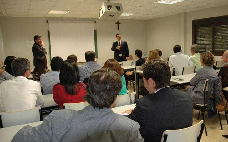 La UCAM acoge un seminario científico sobre aplicaciones del Láser de femtosegundo