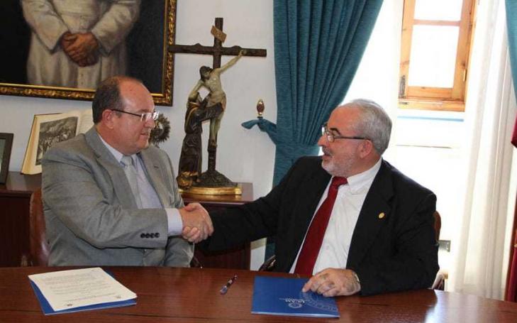 La UCAM firma un convenio de colaboración con ASPRAMUR