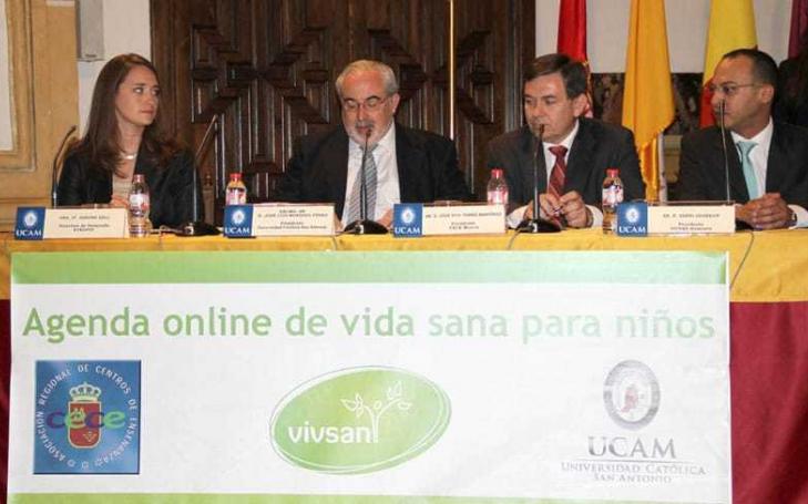 La UCAM firma un convenio de colaboración con la empresa nutricional VIVSAN