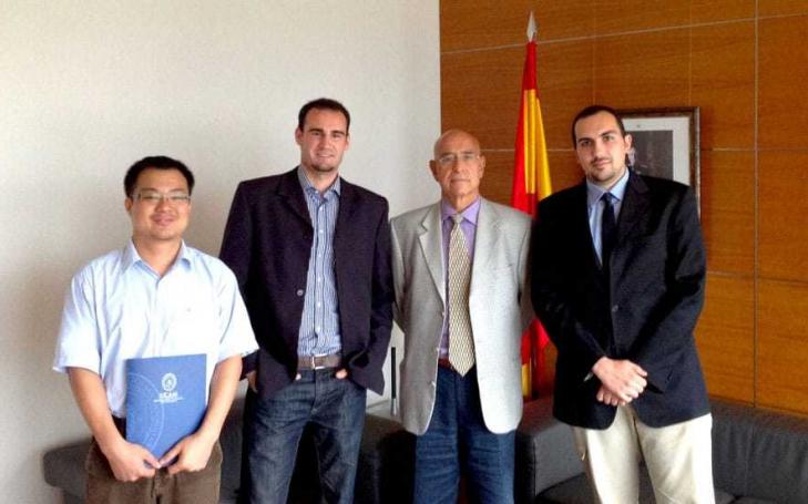 La UCAM se reúne con el embajador de España en Singapur