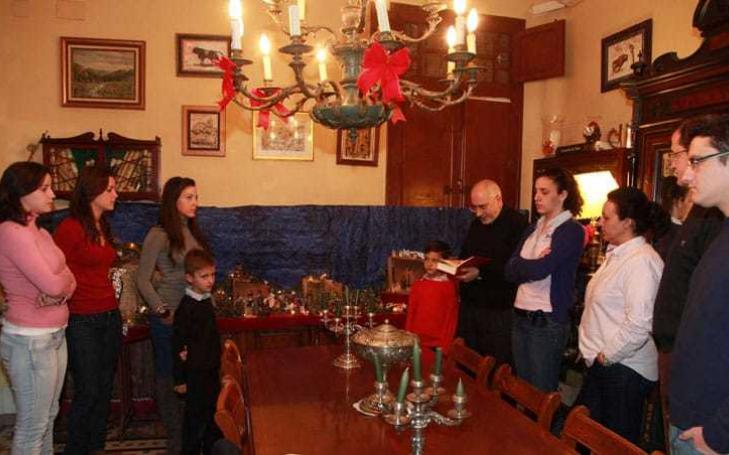 La UCAM visita a las familias de los alumnos en Navidad