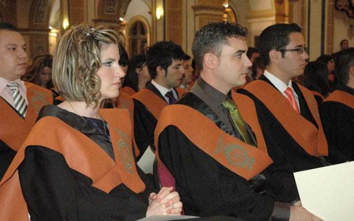 La última promoción de Arquitectos Técnicos de la UCAM se gradúa