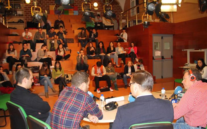 Los alumnos de Comunicación interactúan en el programa deportivo de COPE Murcia