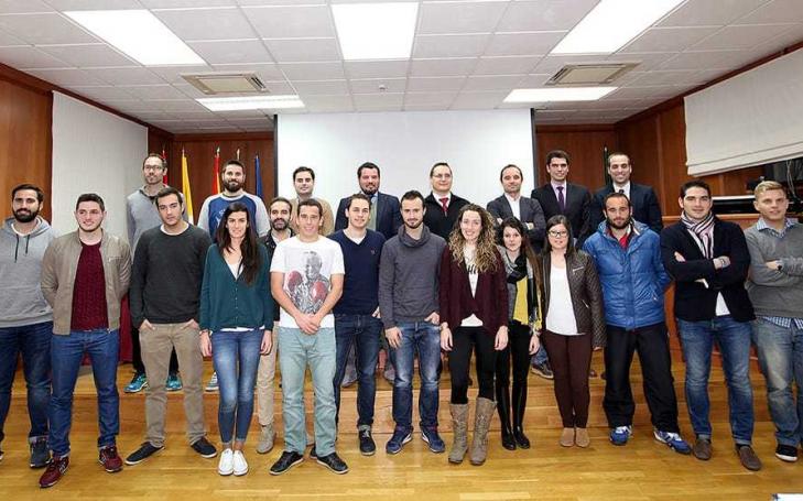 Pedro Reverte y Escalona, entre los alumnos del Máster de Dirección y Gestión de Entidades Deportivas