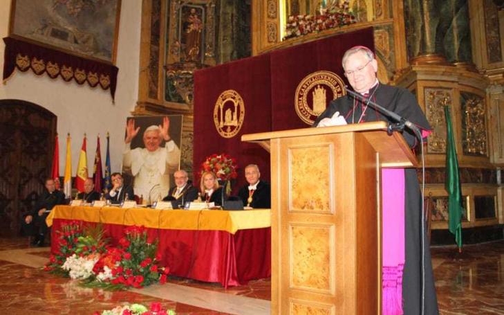 Monseñor Lorca Planes. “La UCAM nació para evangelizar el mundo de la cultura”