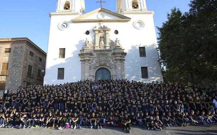 Cerca de mil deportistas UCAM participan en la tradicional ofrenda floral a la Virgen de la Fuensanta