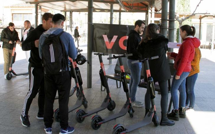 La UCAM, pionera en ofrecer un sistema de movilidad sostenible a través de los patinetes eléctricos VOI