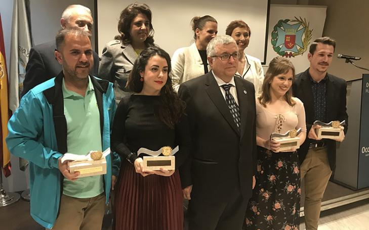 El Colegio Oficial de Enfermería premia a egresados y profesores de la UCAM