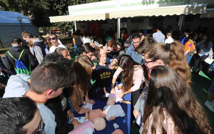 La UCAM acerca la ciencia a la sociedad con más de una treintena de actividades prácticas