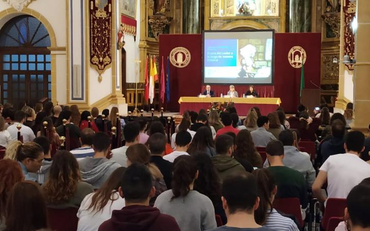 “La enfermería se ha construido a partir de dos grandes itinerarios: el de la conciencia y el de la ciencia”