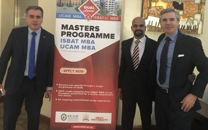 La UCAM gradúa en Uganda a un grupo de estudiantes de MBA