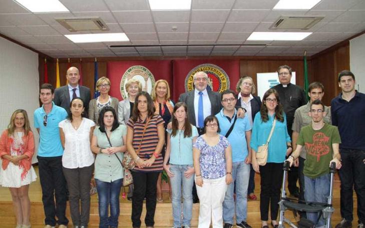 Un grupo de jóvenes con discapacidad intelectual inician sus estudios en la UCAM