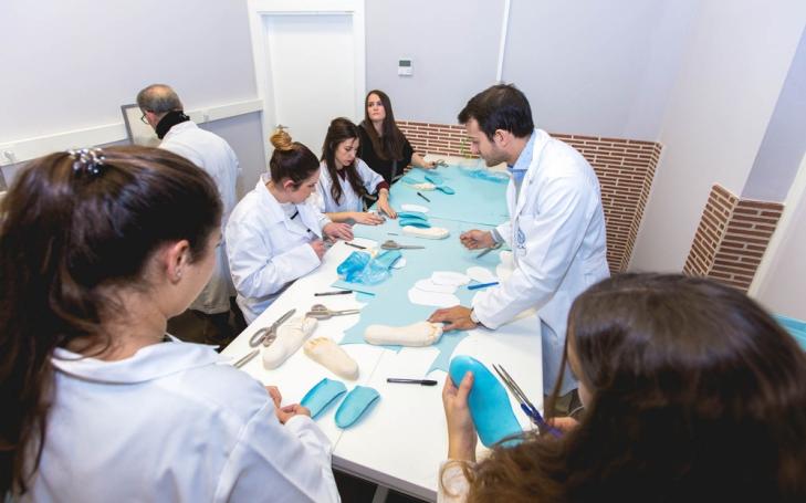 El podólogo Luis Sánchez: “Debemos prevenir los problemas del pie desde niños”