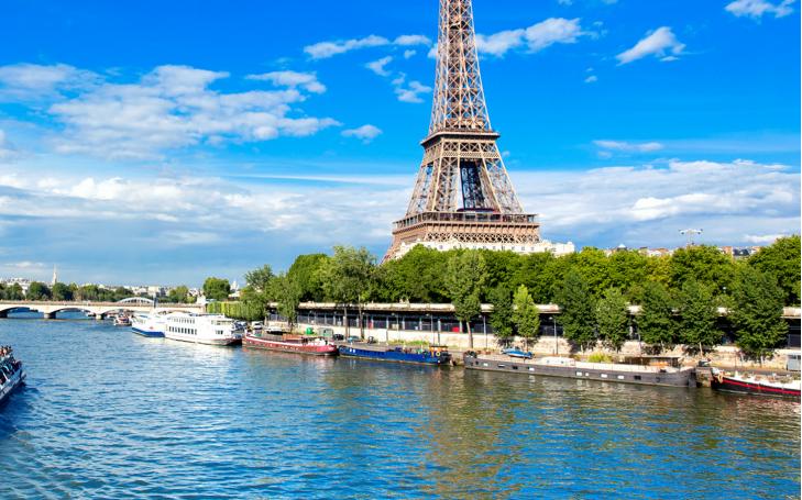 Paisaje de Francia donde se ve la Torre Eiffel