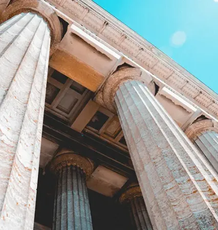 Conexión con el entorno jurídico y salidas profesionales