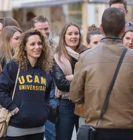 Alumnos internacionales de la UCAM durante una visita a la ciudad de Murcia