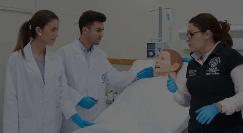 Aula de simulaciones clínicas con equipos médicos avanzados en el Campus de Cartagena, utilizada por alumnos de  Grado en medicina