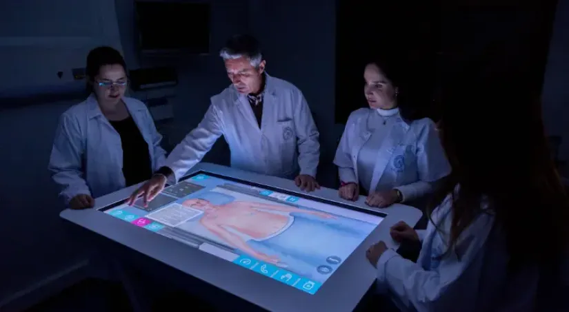 Mesa de Disección Virtual en UCAM, única en España, para el estudio avanzado de anatomía con visualización 3D y planes de corte, utilizada en el Grado en Enfermería