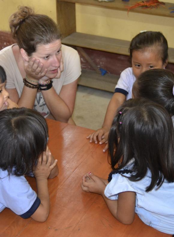 Clases con niños en Perú