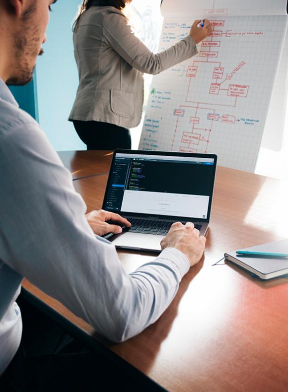 Personas en reunión