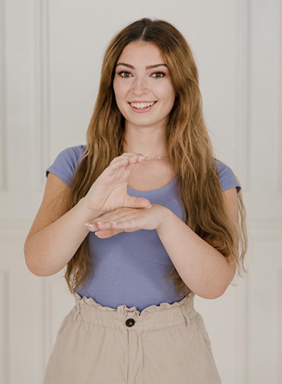 chica hablando con lengua de signos