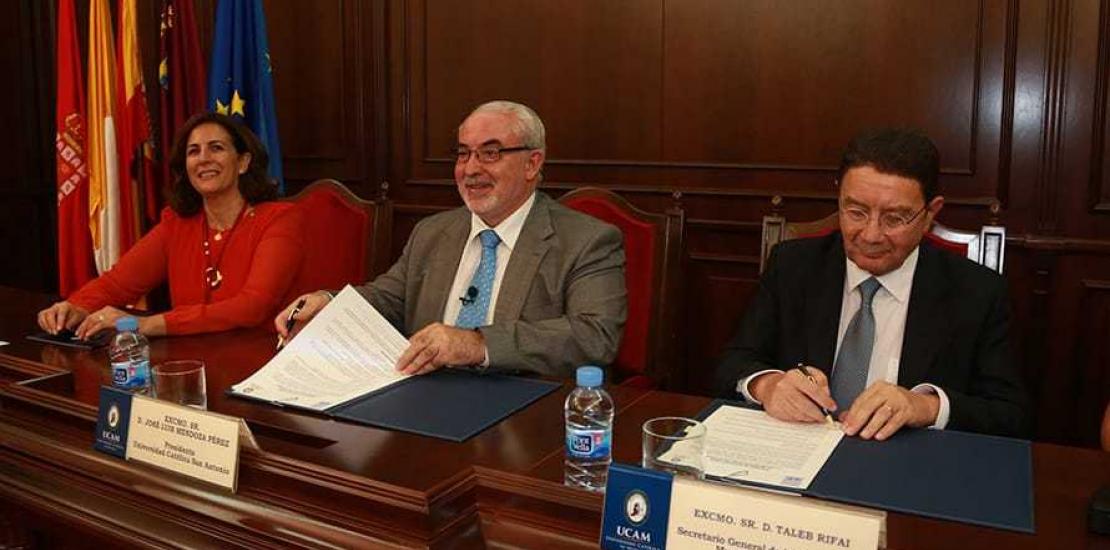 “Es importante mejorar las infraestructuras y las condiciones del turismo.  Es clave el papel de la Universidad”