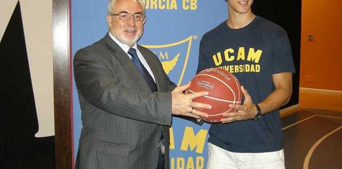 Rodrigo San Miguel, presentado como nuevo jugador del UCAM Murcia CB
