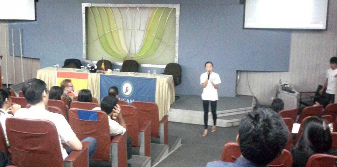 La UCAM introduce el español en Indonesia