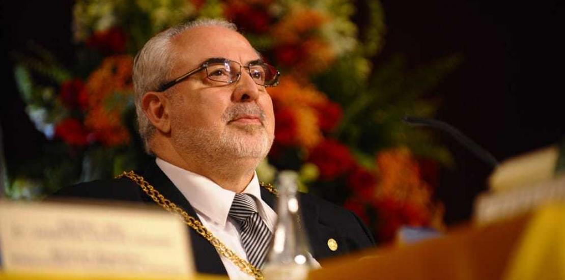 La Guardia Civil condecora al presidente de la UCAM, José Luis Mendoza, con la Cruz de Plata al Mérito