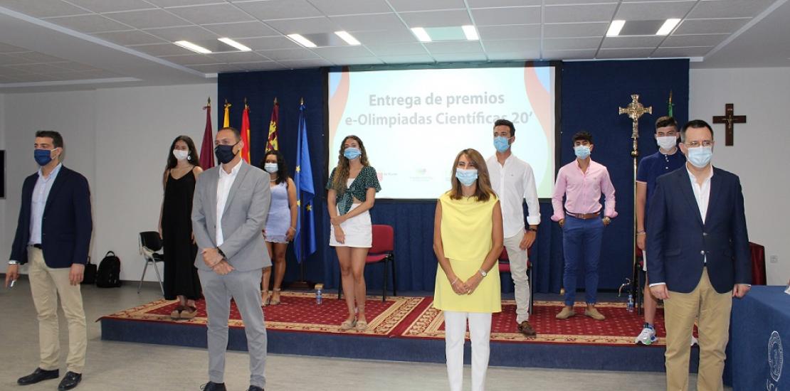 Los premiados con las autoridades