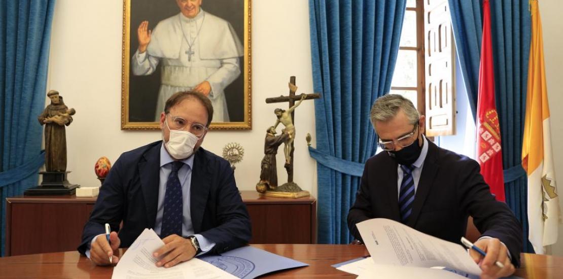 El Vicerrector de internacional el director de Internacionalización de la Universidad Latinoamericana, Enrique Cortés de Abajo,