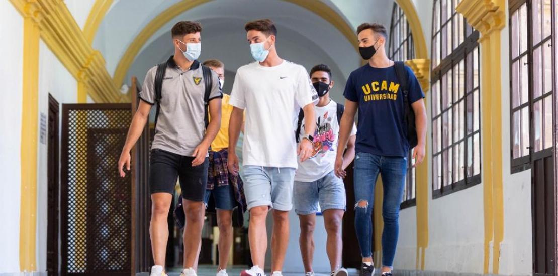 Los alumnos de la UCAM celebran este año la bienvenida Universitaria on line