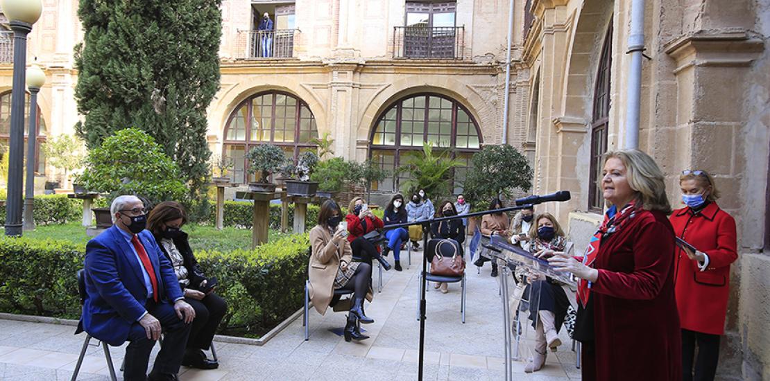  María Jesús Bonilla, directora de la Cátedra Internacional &#039;Mujer, Empresa y Deporte&#039; de la UCAM, durante el acto con motivo del Día de la Mujer, celebrado en el Campus de Los Jerónimos.