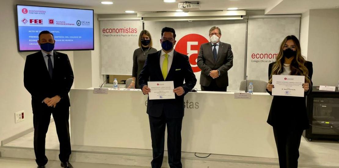 Entrega de premios del Colegio de Economistas, en en la que han sido distinguidos dos estudiantes del Grado en Administración y Dirección de Empresas