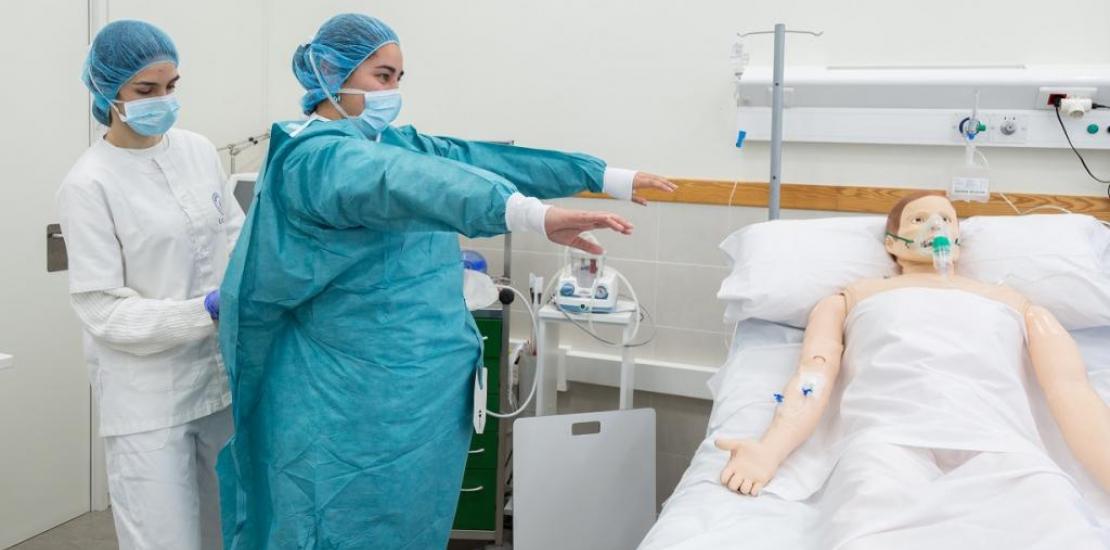 Los interesados se graduarán primero en Enfermería y dos años y medio después en Fisioterapia