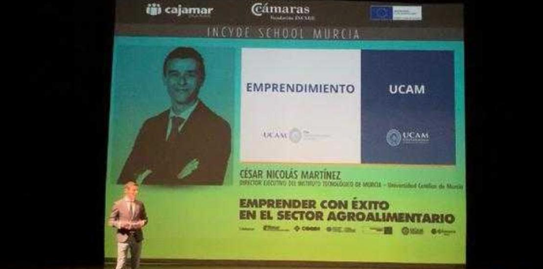 César Nicolás durante la presentación