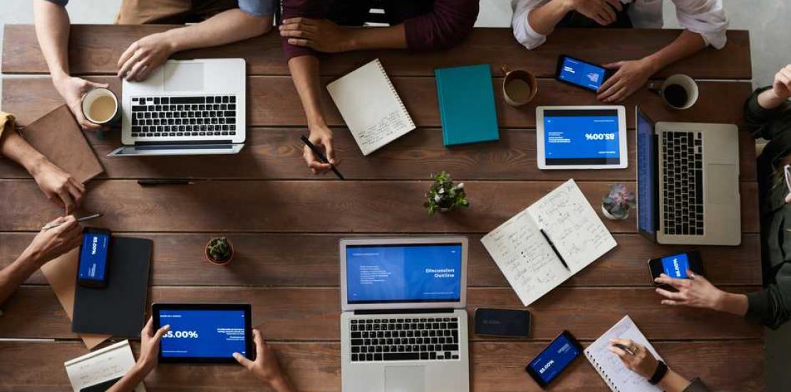 Programas de emprendimiento, habilidades transversales y empleo