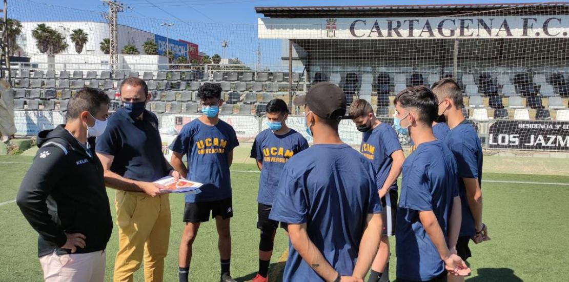El director académico de UCAM Cartagena entregó el diploma a los participantes del EFESÉ UCAM