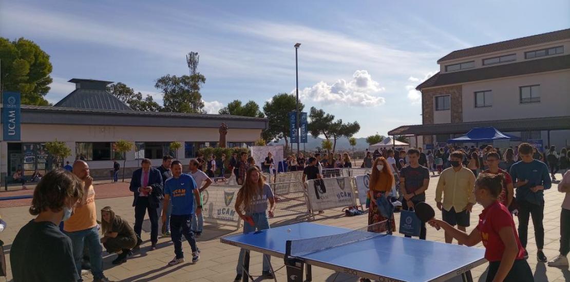 Gisela Pulido jugando con Carmen Lozano del UCAM Cartagena Tenis de Mesa